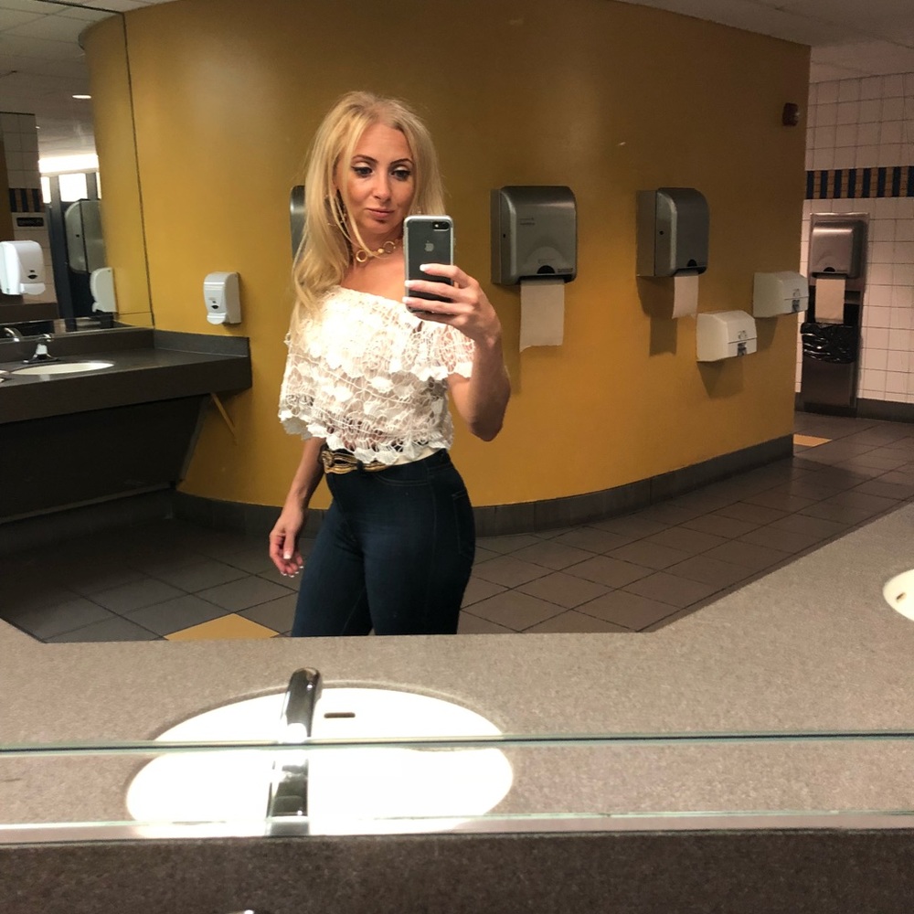 White crop top shirt